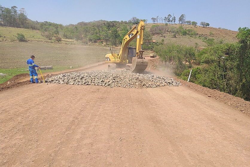 Obra irá melhorar drenagem em rodovia de Godoy Moreira