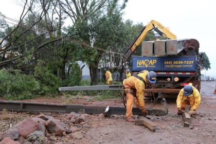 Temporal quebrou mais de 500 postes no Paraná