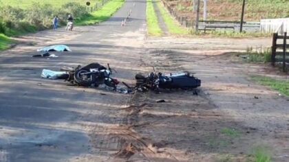Três pessoas morrem em acidente entre duas motos no PR