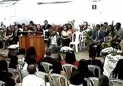 Vídeo: Pastor sofre AVC durante culto e morre após 3 dias