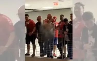 Vídeo: torcedor joga copo em Luciano Hang durante jogo