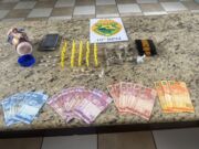 PM de Apucarana apreende drogas e prende suspeito de roubo