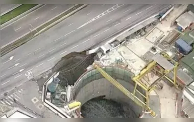 Acidente em metrô de SP causa cratera na Marginal Tietê