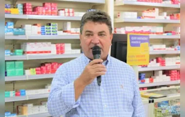 Prefeito Sérgio Onofre participa de inauguração de farmácia