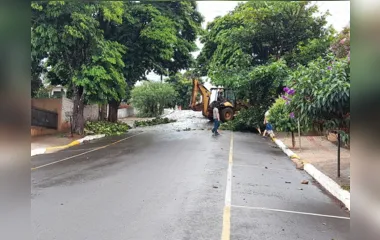 Chuva assusta e provoca estragos em Marilândia do Sul; veja