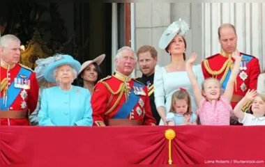 Rainha Elizabeth vai abdicar ao trono em 2023, diz jornal