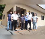Ex-dono de galo 'preso' em Ivaiporã ganha casa nova