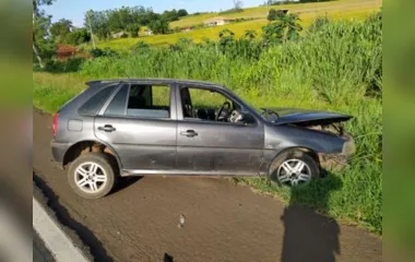 Carros colidem na PR-444 em Arapongas; idosa fica ferida