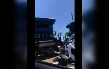 Vídeo flagra acidente entre trem e caminhão em Arapongas; veja