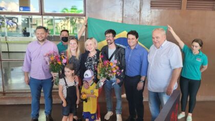 Apucarana recebe a primeira família de refugiados da Ucrânia; assista