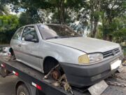 Carro furtado em Apucarana é encontrado sem rodas