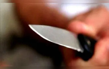 Homem fica ferido por faca após se envolver em briga, três foram presos