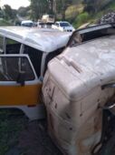 Acidente  envolveu uma Kombi Escolar da Prefeitura de Pitanga e um caminhão carregado de adubo.