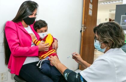 Apucarana aplica 2,5 mil doses da vacina da gripe no "Dia D"