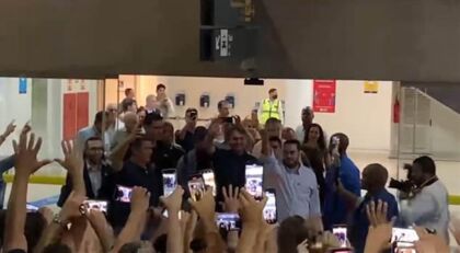 Presidente Jair Bolsonaro desembarca em Londrina