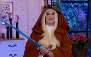 Ana Maria Braga surge vestida de Jedi e diverte fãs