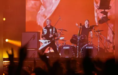Tatuadora dá à luz durante show do Metallica, no Paraná