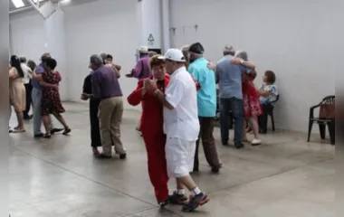 Arapongas realiza 'Baile da Melhor Idade' toda quarta-feira