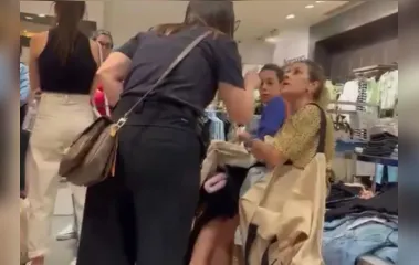 Vídeo de clientes brigando dentro de loja no Paraná viraliza; veja