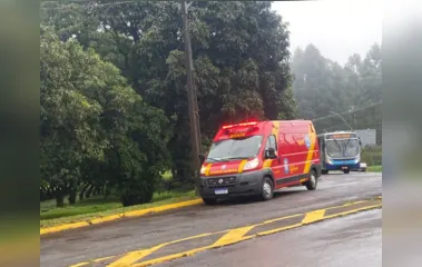 Entregador de gás sofre queda de moto em Apucarana