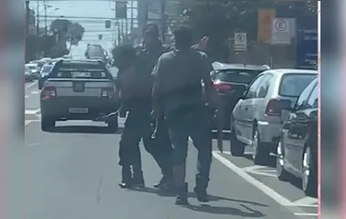 Morador de rua tem mão furada durante briga no centro de Apucarana