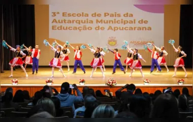 Escola de Pais leva grande público ao Cine Teatro Fênix, em Apucarana