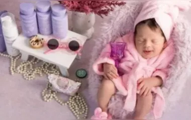 A recém-nascida, de apenas sete dias, apareceu de roupão e pantufas rosas e com uma taça nos braços para divulgar os produtos infantis da marca da influenciadora