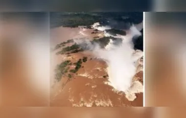 A vazão normal das quedas das Cataratas do Iguaçu é de 1,5 milhão de litros por segundo