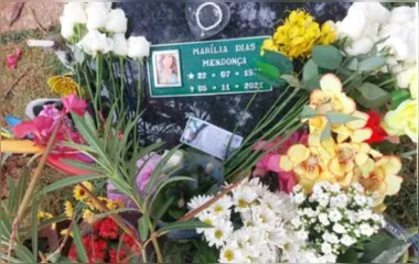 Flores e cartas foram deixadas para a eterna Rainha da Sofrência, em Goiânia