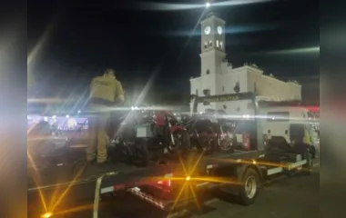 A blitz de trânsito foi realizada pela PM na Praça Rui Barbosa, durante a noite desta quarta-feira (07)