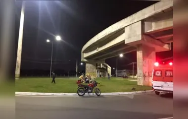 Motoboy cai de viaduto de 15m no PR; trabalhador está em estado grave