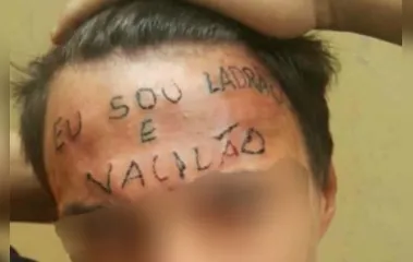 Jovem que teve a testa tatuada é preso por furto