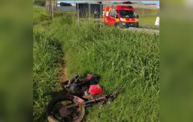 Homem é levado para hospital após cair de moto na BR-369