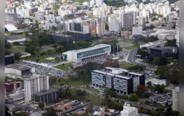 Imagem aérea do Centro Cívico, em Curitiba. Novo levantamento aponta o Paraná como o Estado com mais transparência no país.