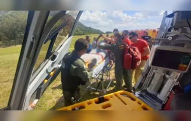O piloto de 32 anos sofreu ferimentos considerado considerados durante a queda registrada em Campo Magro