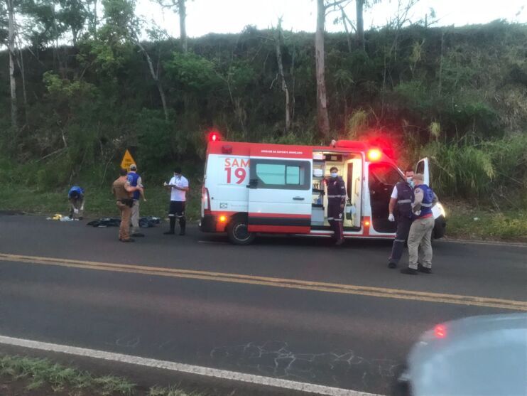 Colisão entre moto e caminhão causa uma morte em Apucarana; assista