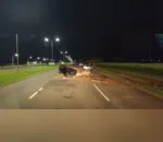 O veículo ficou completamente destruído