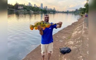 Matheus Queiroz e o peixe de 50 centímetros