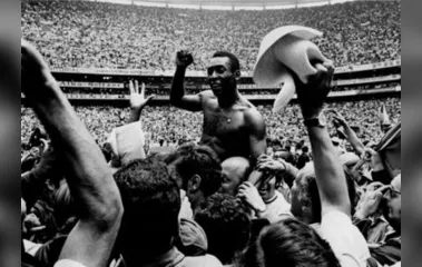 O mundo do futebol presta homenagens a Pelé nesta quinta-feira