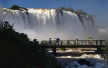 Foz do Iguaçu, no Oeste do estado do Paraná, é a principal base para visitar as famosas Cataratas do Iguaçu