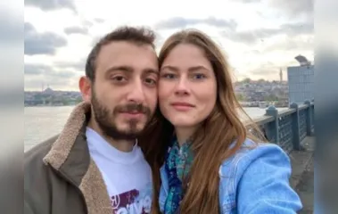 Karina e seu namorado, Çağatay Tunç
