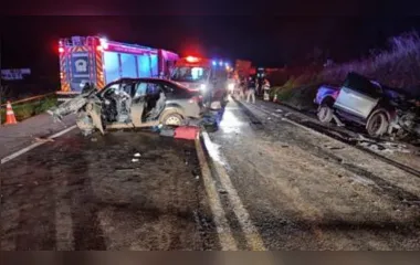 O condutor do Fiat Siena e um dos passageiros da caminhonete S10 morreram na hora