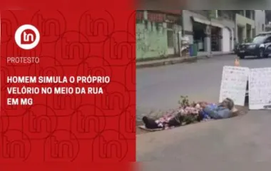 Protesto: homem simula o próprio velório no meio da rua em MG