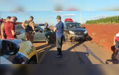 Motorista fica ferido em colisão entre carros em Ivaiporã