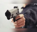 Bandidos usaram pistolas para praticar o assalto