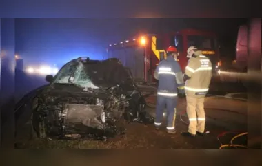 Homem morre após acidente entre carro e dois caminhões no PR