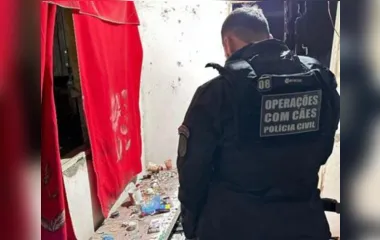 Policiais durante operação nesta quarta-feira em Jaguariaíva
