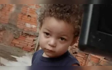 Crocs azul ajudou a identificar menino de 2 anos desaparecido
