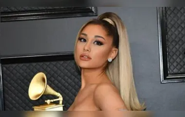 A cantora Ariana Grande está solteira novamente