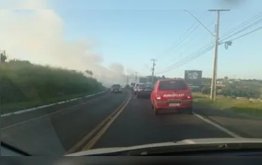Fumaça tomou conta de trecho da Avenida Brasil